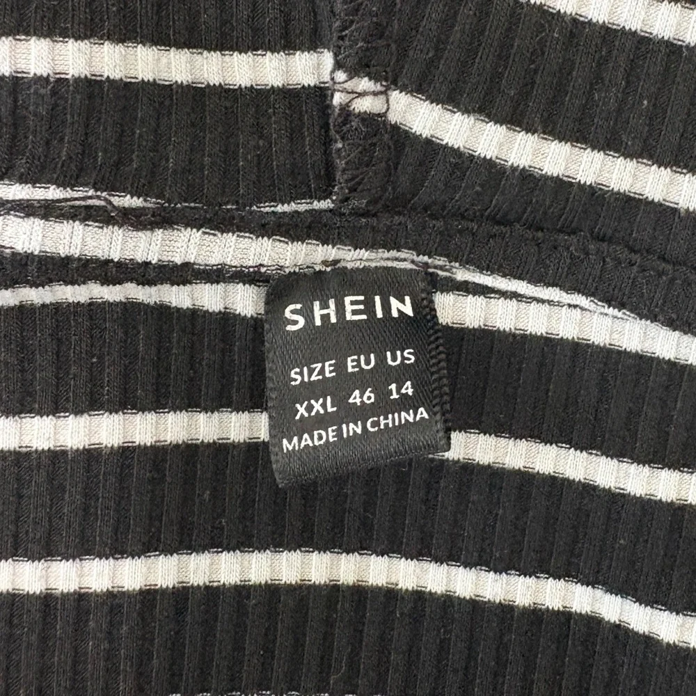 Black & White Dress - Picture 2 of 4